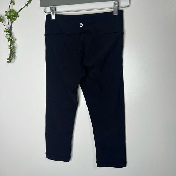 Lululemon Wunder Under Crop Capri Full On Luon Reversible Floral Quilt - Picture 5 of 12